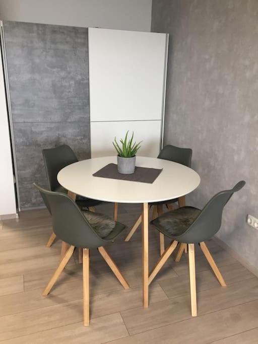 Modern Eingerichtetes Apartment Naehe Hauptbahnhof Braunschweig Buitenkant foto